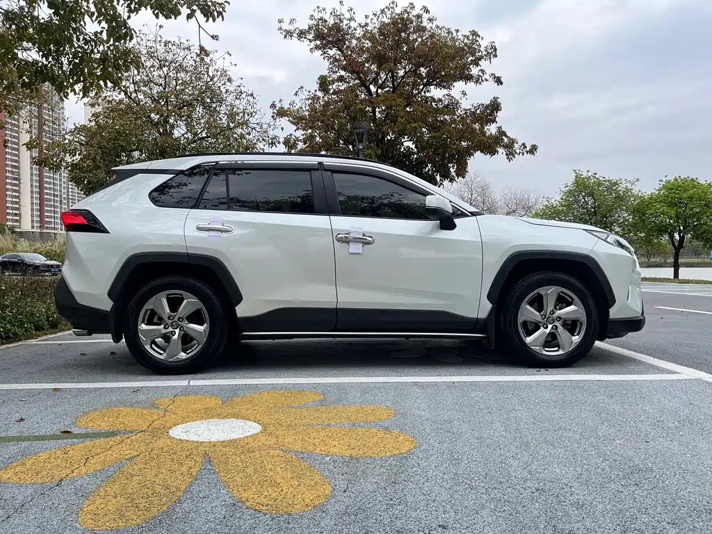 RAV4 2.0 L CVT 2 WD Style