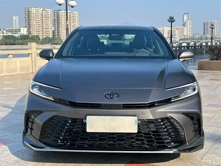 Toyota Camry 凯美瑞 2026款 双擎 2.0 HXS 光辉版（磨砂灰）