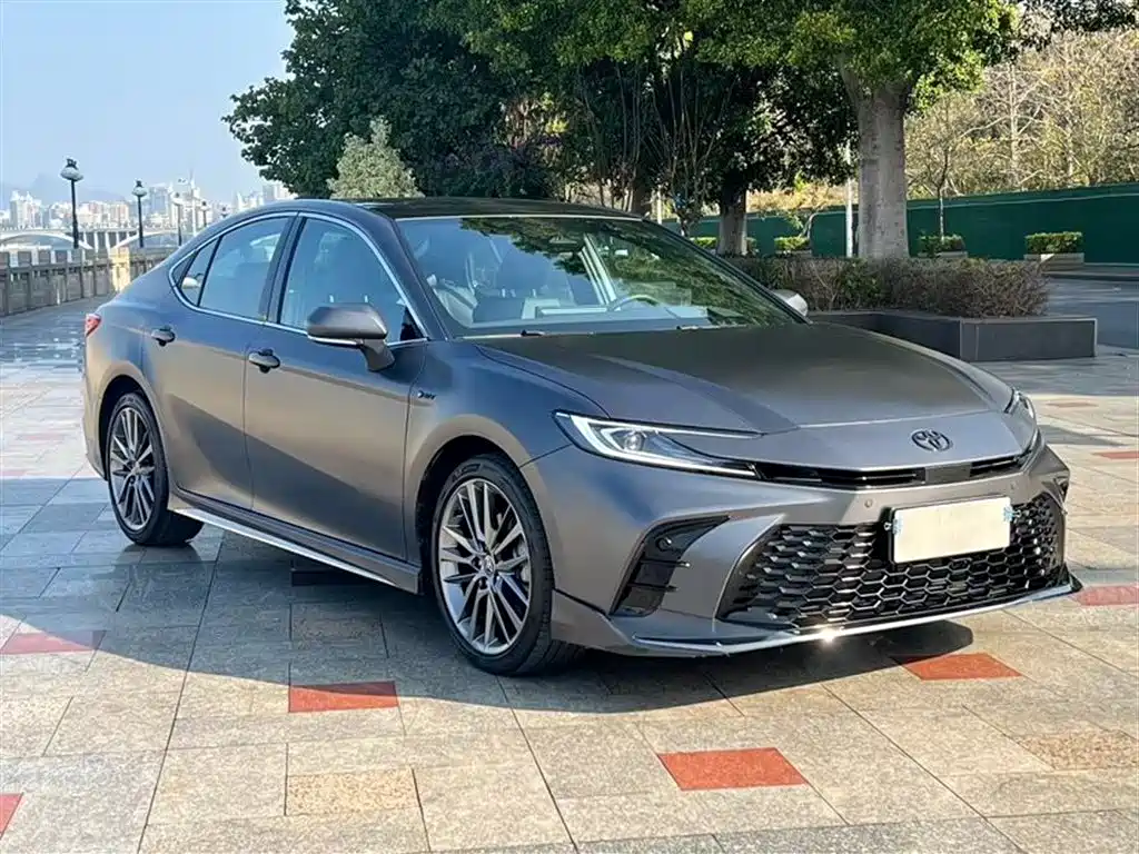 Camry 凯美瑞 2026款 双擎 2.0 HXS 光辉版（磨砂灰）