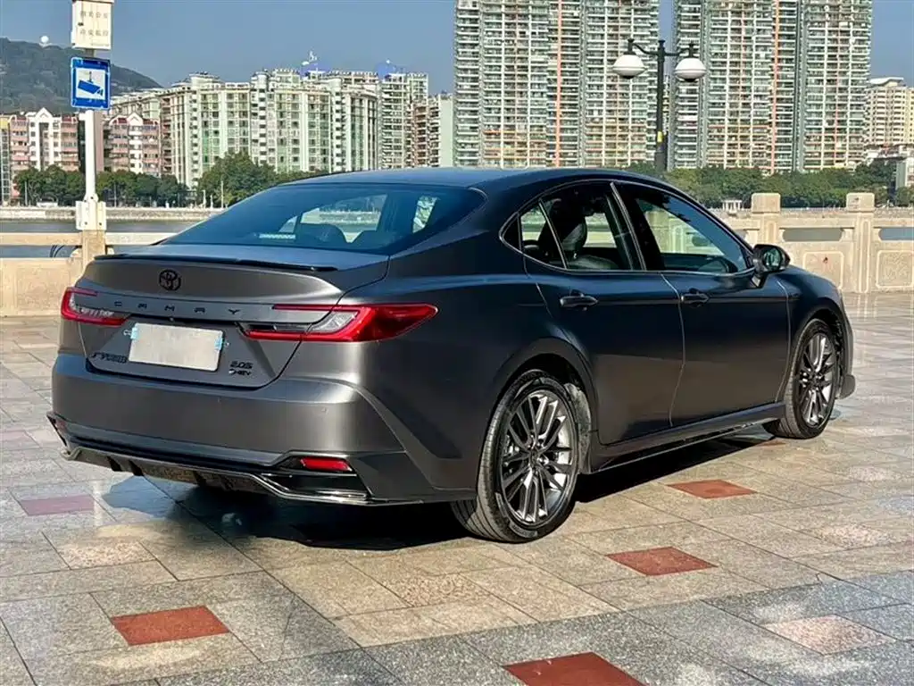 Camry 凯美瑞 2026款 双擎 2.0 HXS 光辉版（磨砂灰）