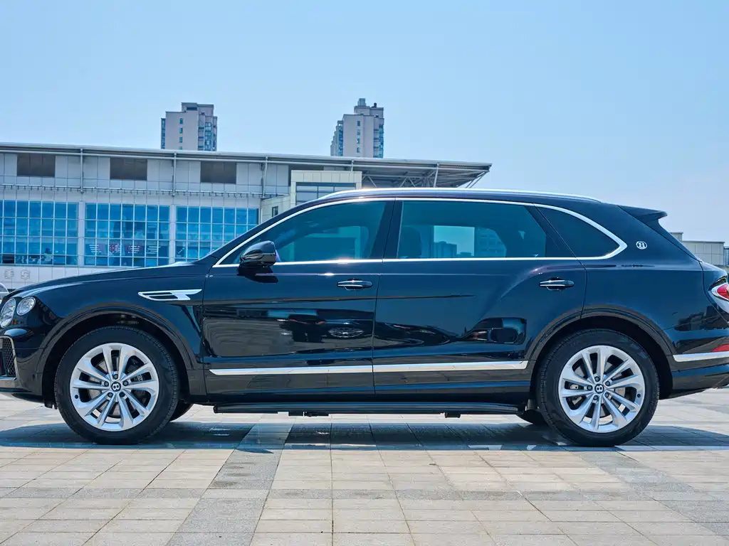 Bentayga 4.0 T V8 LWB Range