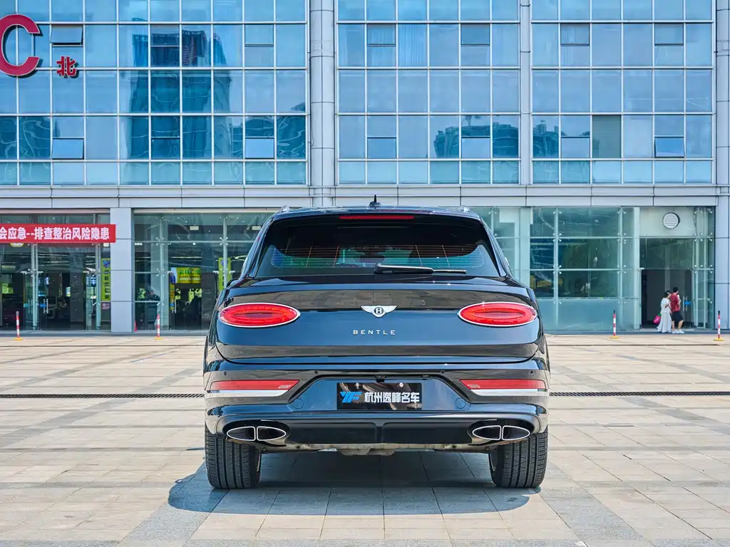 Bentayga 4.0 T V8 LWB Range