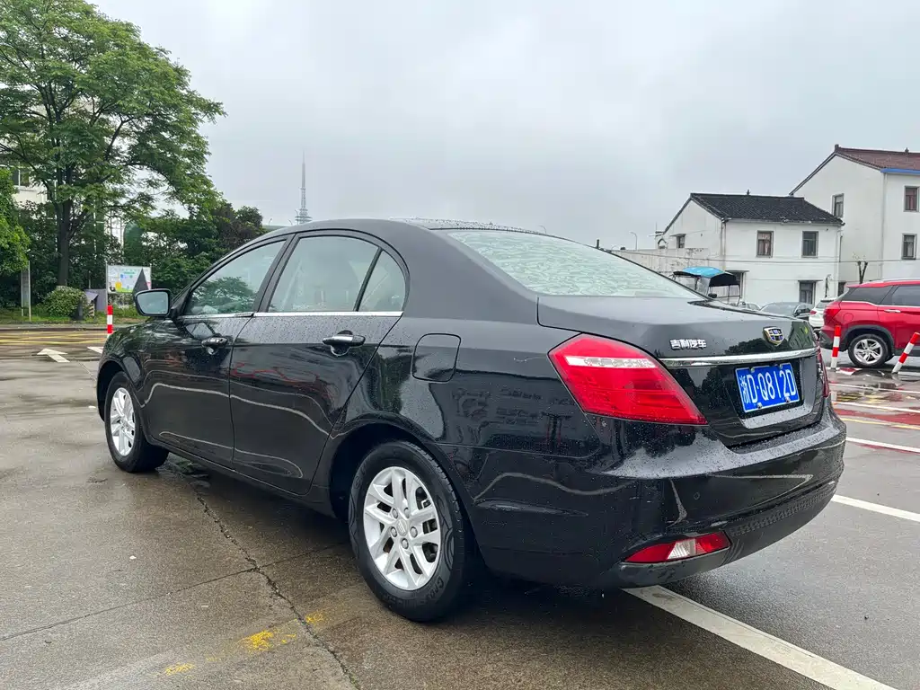 Emgrand Sedan Million 1.5 L CVT Luxury