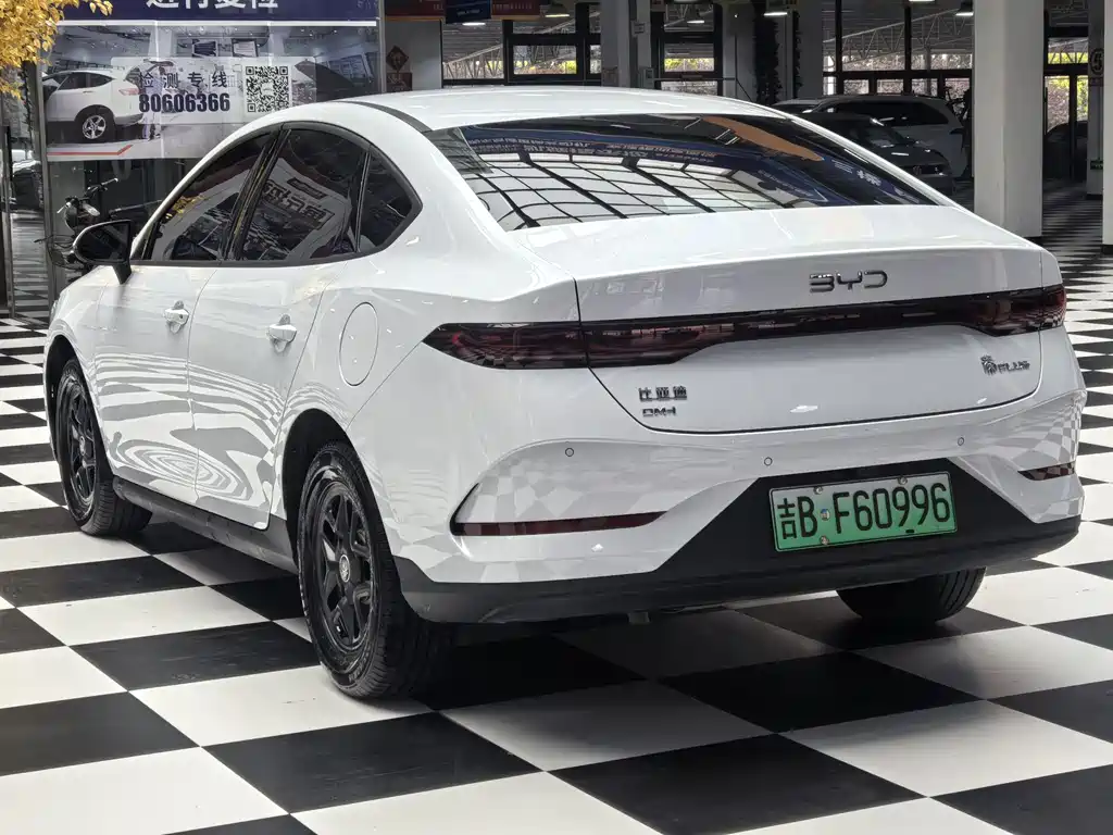 Qin PLUS DM-i Smart Drive 55 KM Leading