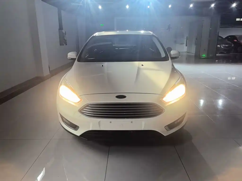 Focus Sedan EcoBoost 180 Auto Elite