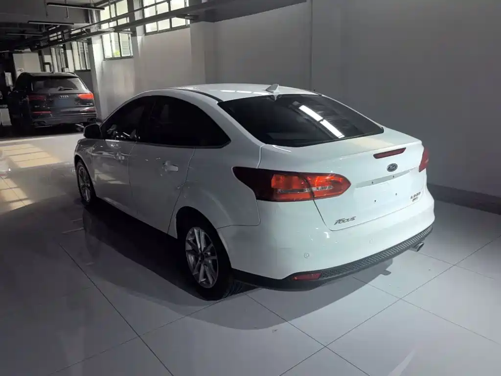 Focus Sedan EcoBoost 180 Auto Elite