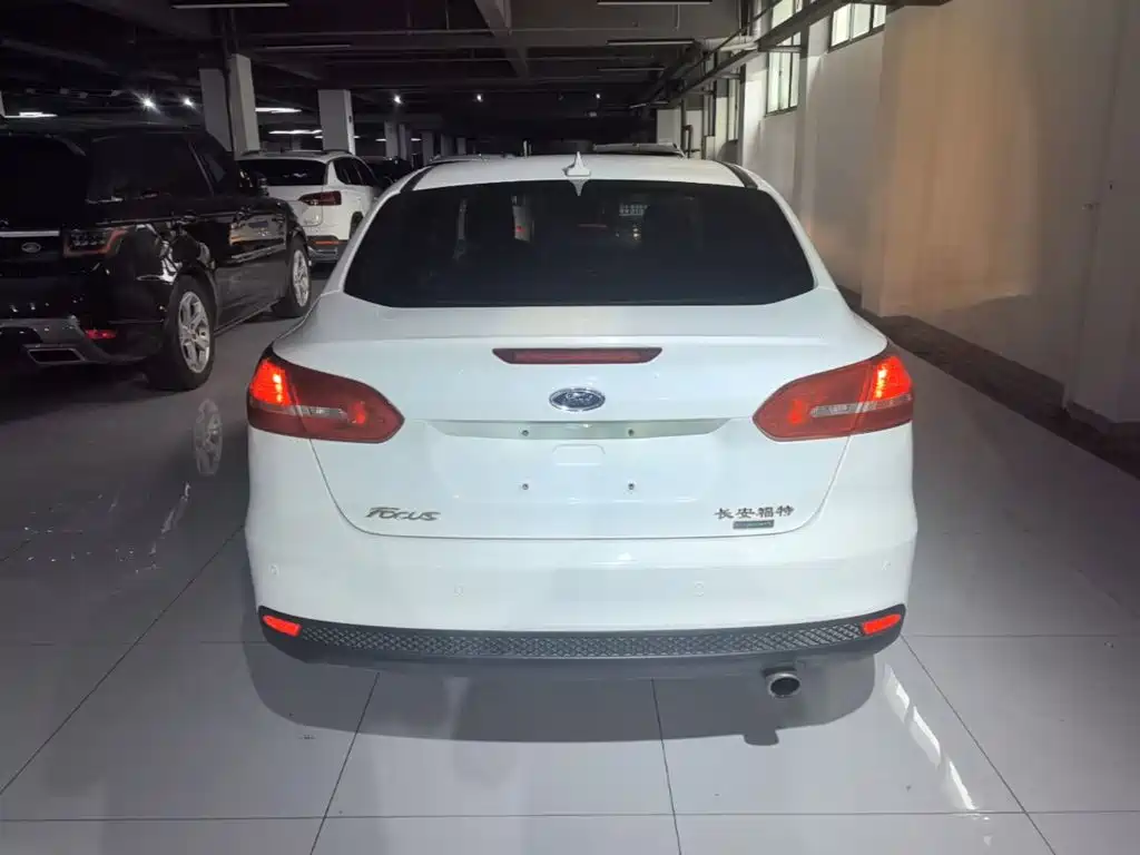 Focus Sedan EcoBoost 180 Auto Elite