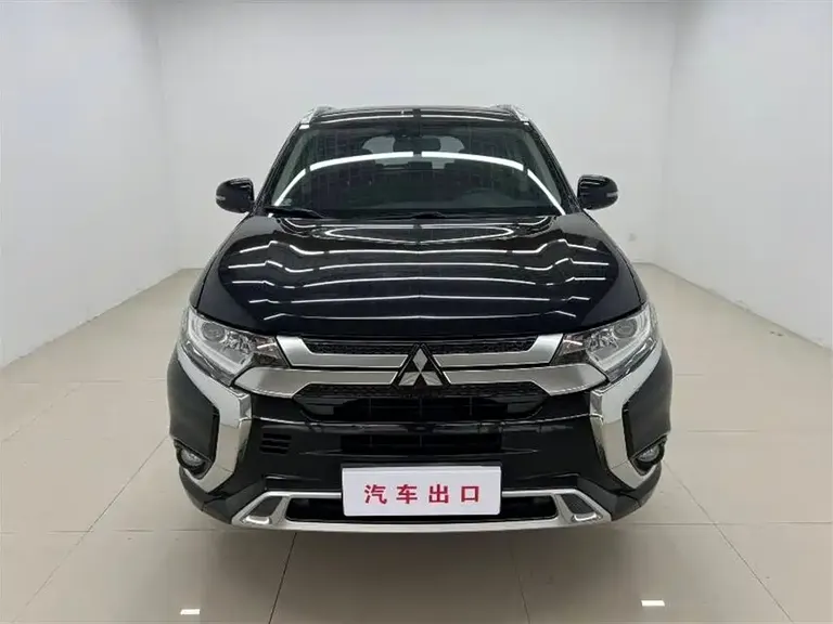 Mitsubishi Outlander 2.0 L 2 WD Smooth Enjoyment 5-seat