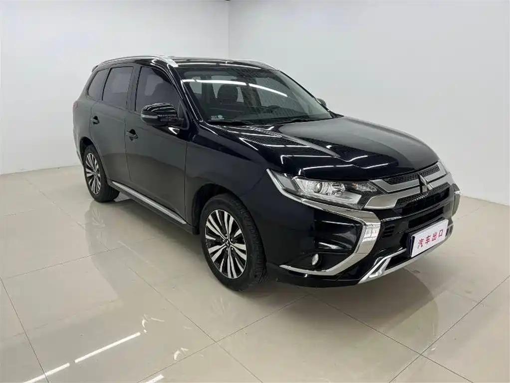 Outlander 2.0 L 2 WD Smooth Enjoyment 5-seat