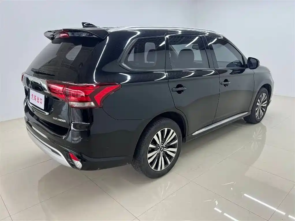 Outlander 2.0 L 2 WD Smooth Enjoyment 5-seat