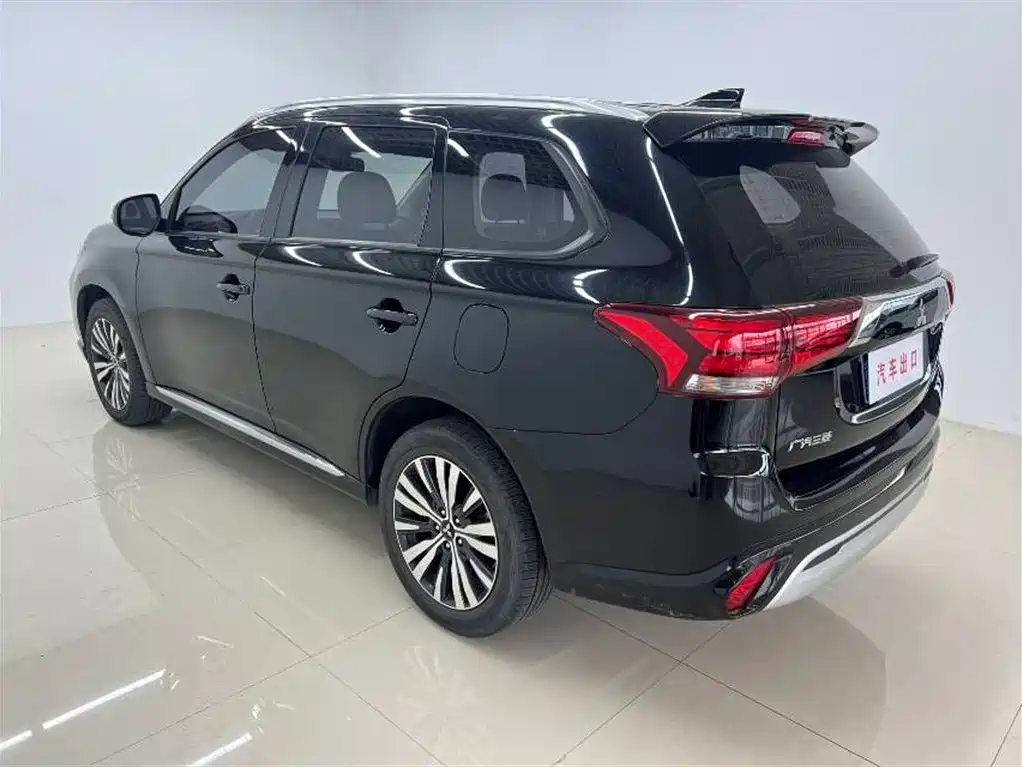 Outlander 2.0 L 2 WD Smooth Enjoyment 5-seat