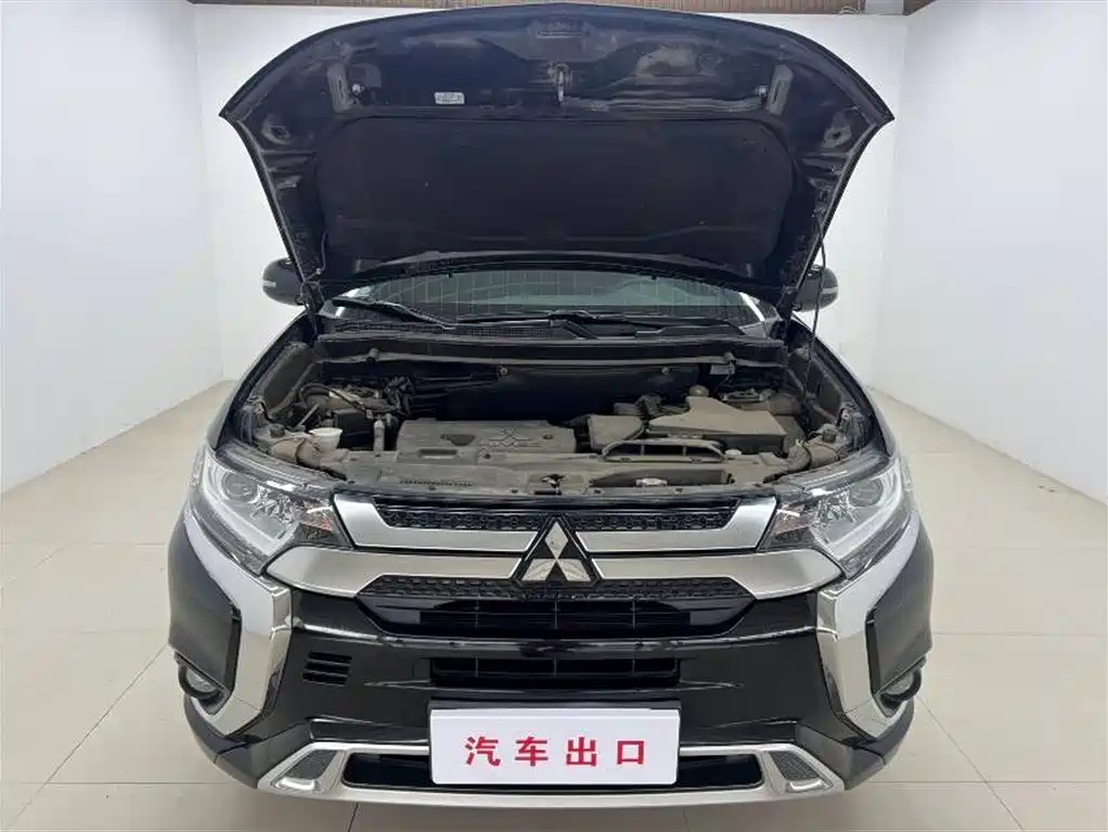 Outlander 2.0 L 2 WD Smooth Enjoyment 5-seat