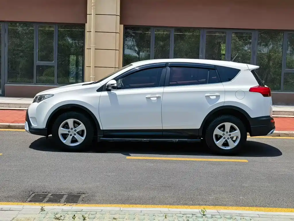 RAV4 2.0 L CVT 2 WD Urban