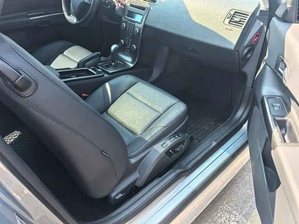 Volvo C30 沃尔沃C30 2011款 2.0 R-Design