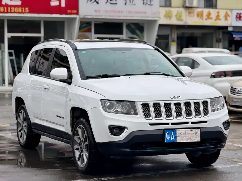 Compass (Import) 指南者进口 2014款 改款 2.4 L 四驱豪华导航版
