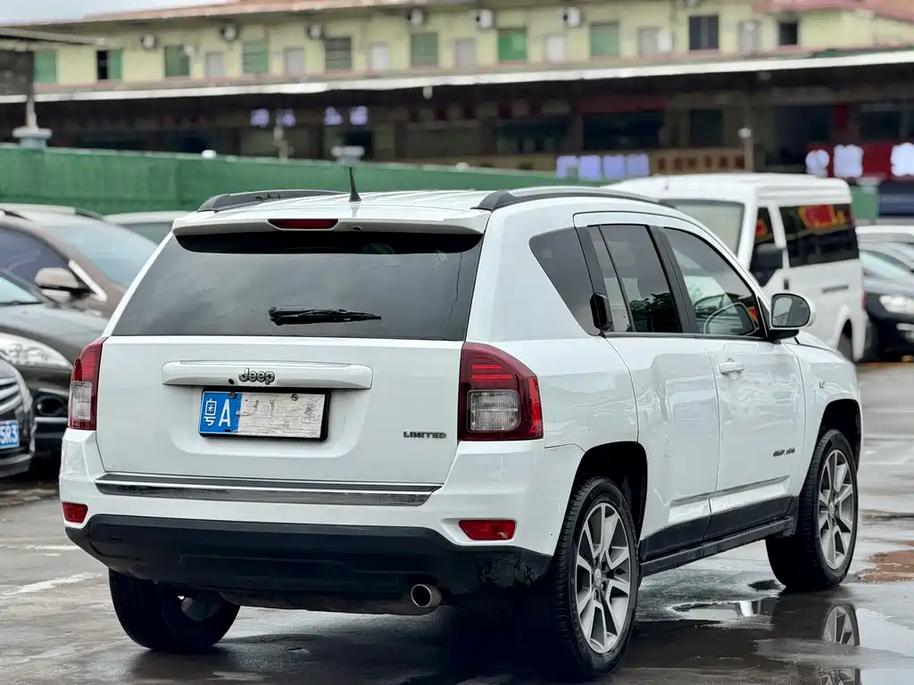 Compass (Import) 指南者进口 2014款 改款 2.4 L 四驱豪华导航版