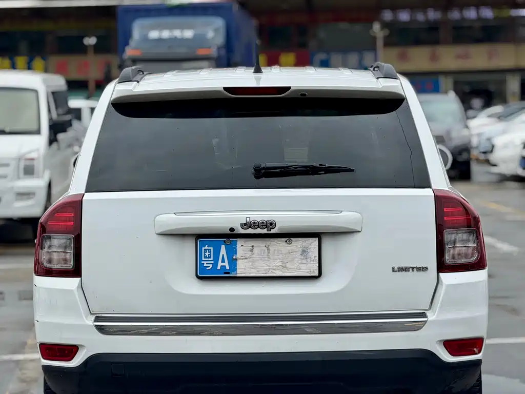 Compass (Import) 指南者进口 2014款 改款 2.4 L 四驱豪华导航版