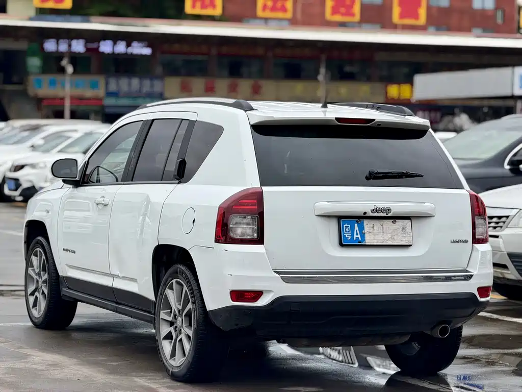 Compass (Import) 指南者进口 2014款 改款 2.4 L 四驱豪华导航版