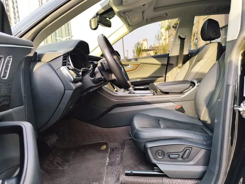 Audi Q8 55 TFSI Luxury Dynamic