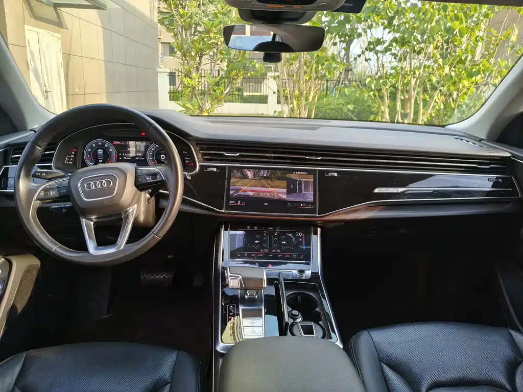 Audi Q8 55 TFSI Luxury Dynamic