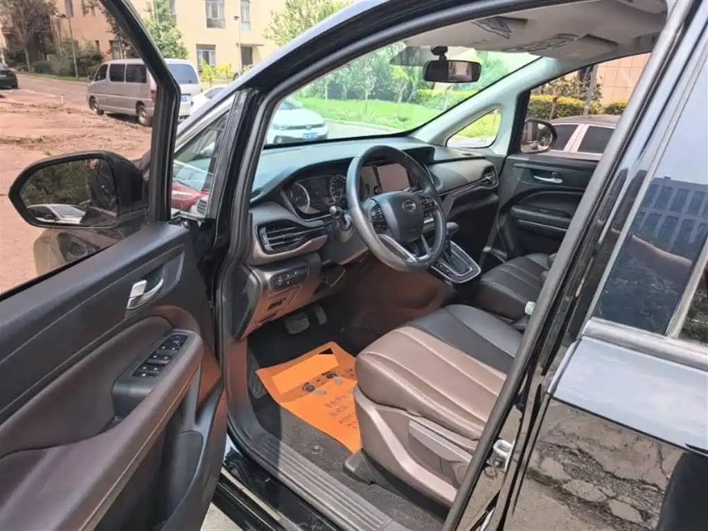 GAC Trumpchi M6 270 T DCT Luxury (7-seat)