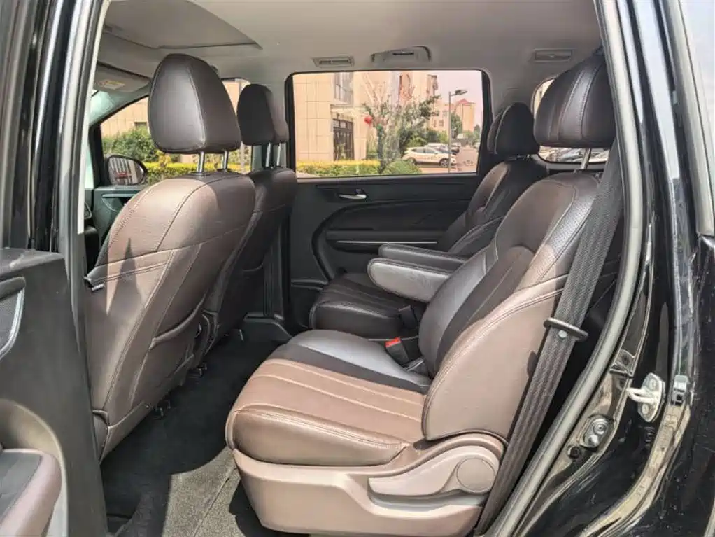 GAC Trumpchi M6 270 T DCT Luxury (7-seat)