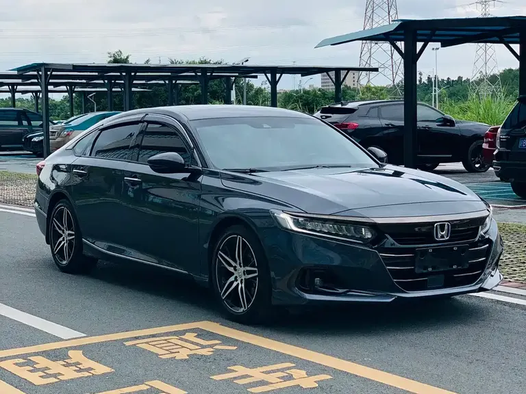 Honda Accord Sharp· Hybrid 2.0 L Phantom Night · Sharp Smart