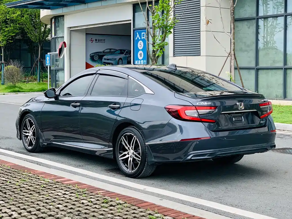Accord Sharp· Hybrid 2.0 L Phantom Night · Sharp Smart