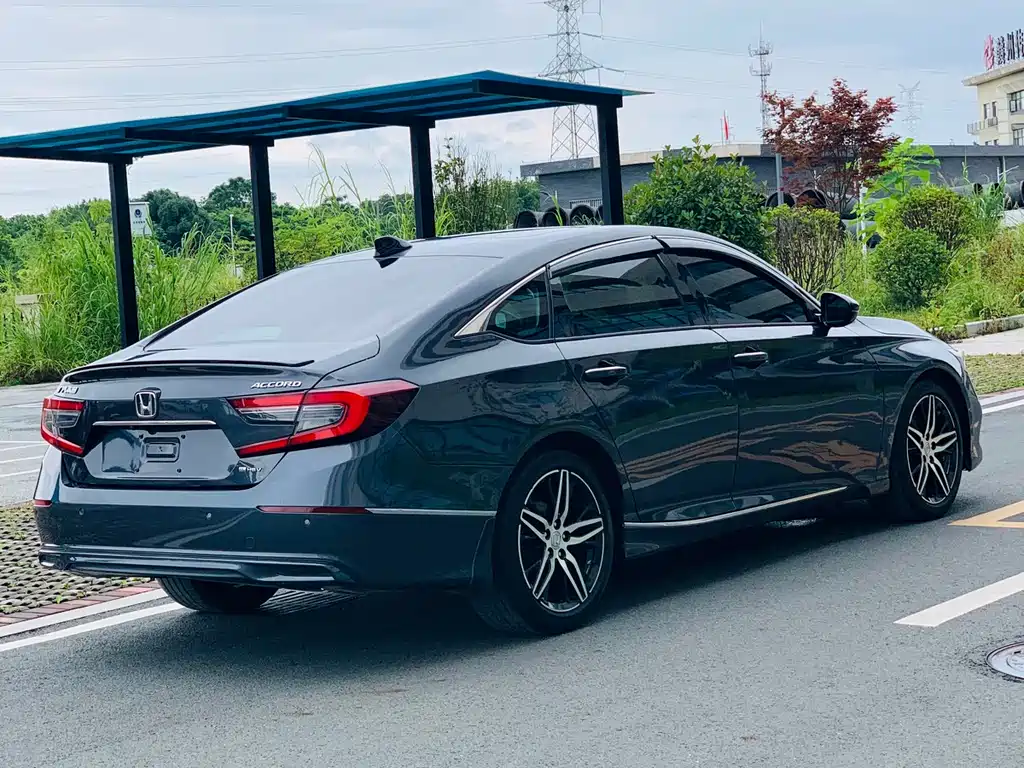 Accord Sharp· Hybrid 2.0 L Phantom Night · Sharp Smart