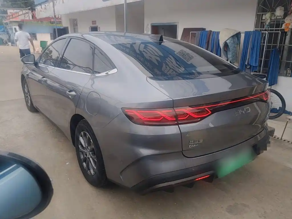 Qin L DM-i Smart Drive 80 KM Leading