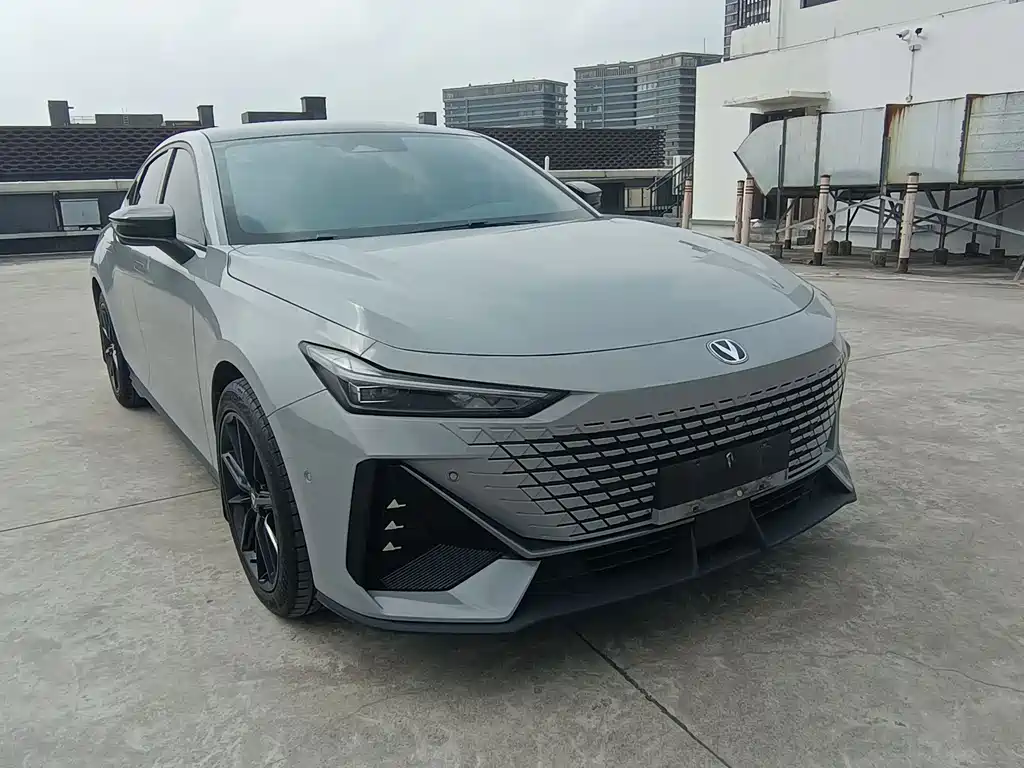 Changan UNI-V 1.5 T Sport
