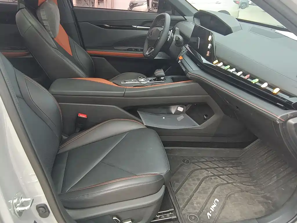 Changan UNI-V 1.5 T Sport