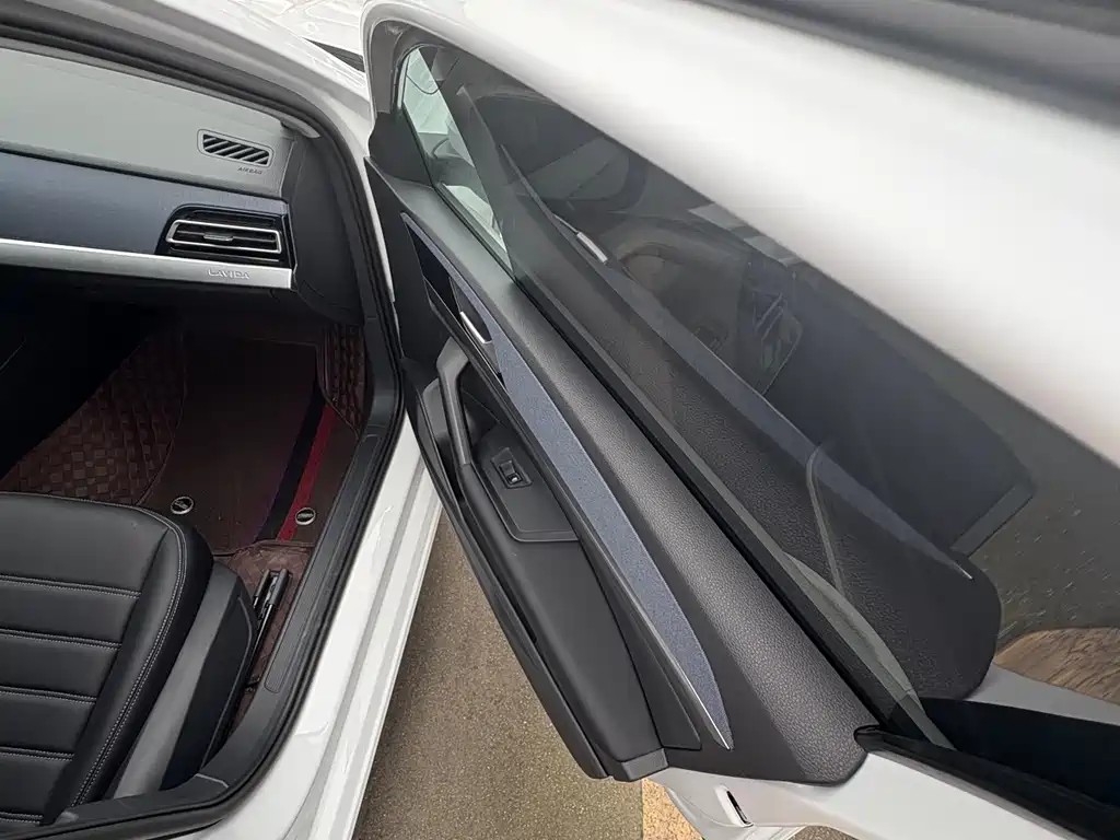 Lavida 1.5 L Auto Comfort