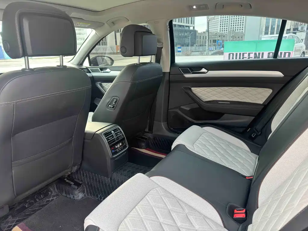 Magotan 200 10 K Commemorative 330 TSI DSG Luxury