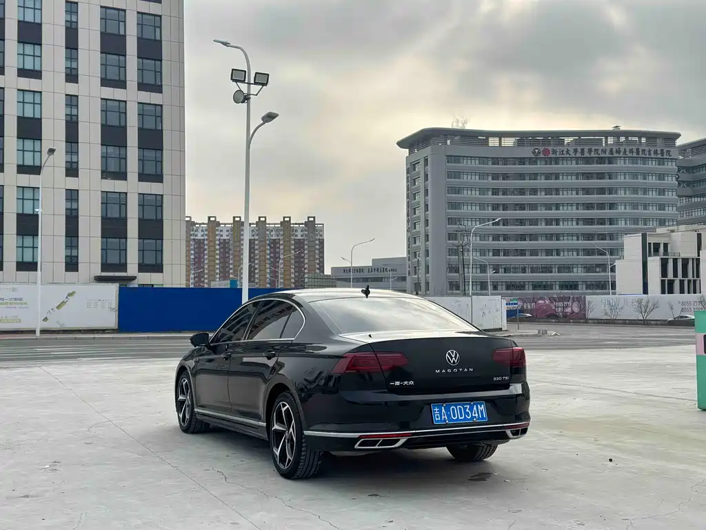 Magotan 200 10 K Commemorative 330 TSI DSG Luxury