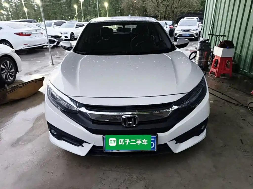 Civic 220 TURBO CVT Distinguished