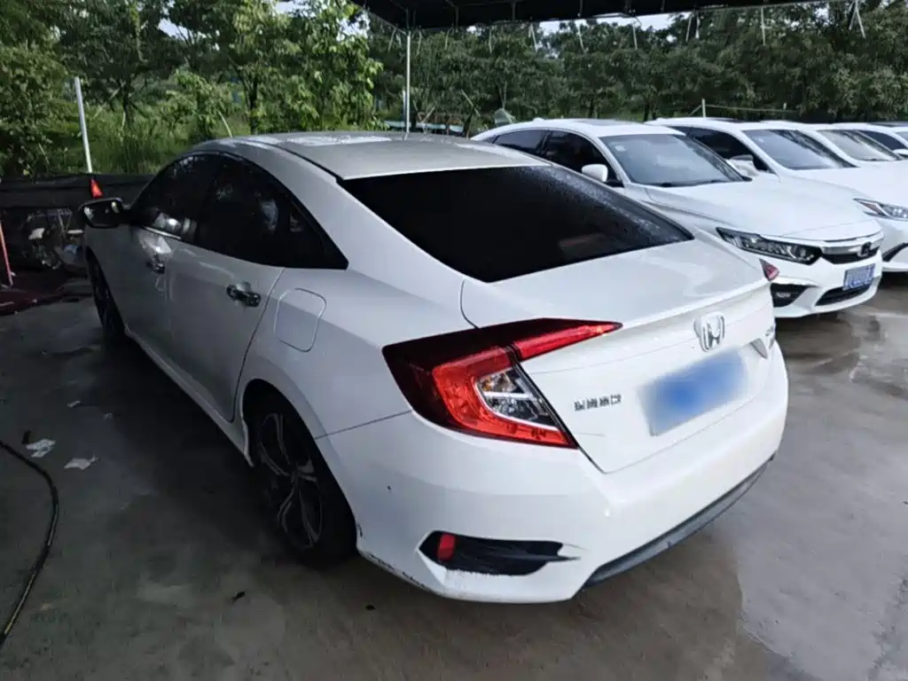 Civic 220 TURBO CVT Distinguished