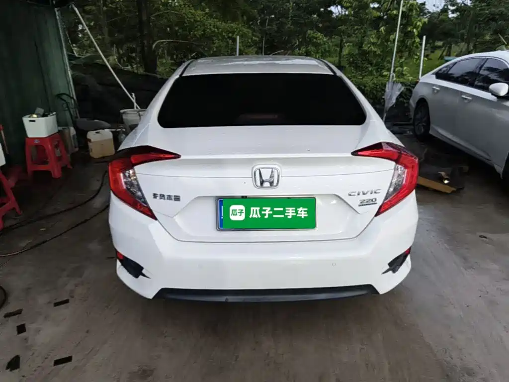 Civic 220 TURBO CVT Distinguished