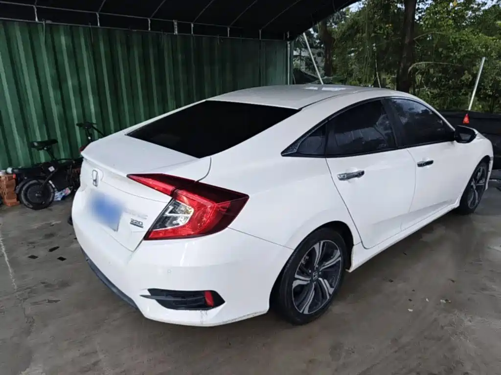 Civic 220 TURBO CVT Distinguished