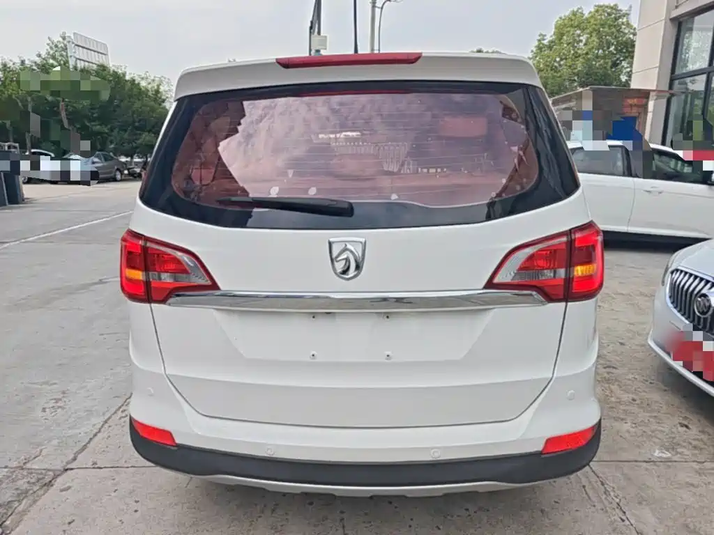 Baojun 730 1.5 L Manual Comfort 7-seat CN-V