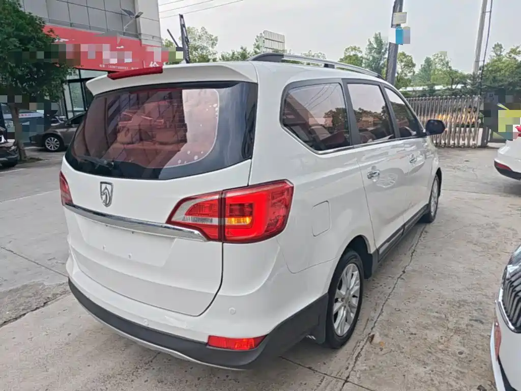 Baojun 730 1.5 L Manual Comfort 7-seat CN-V