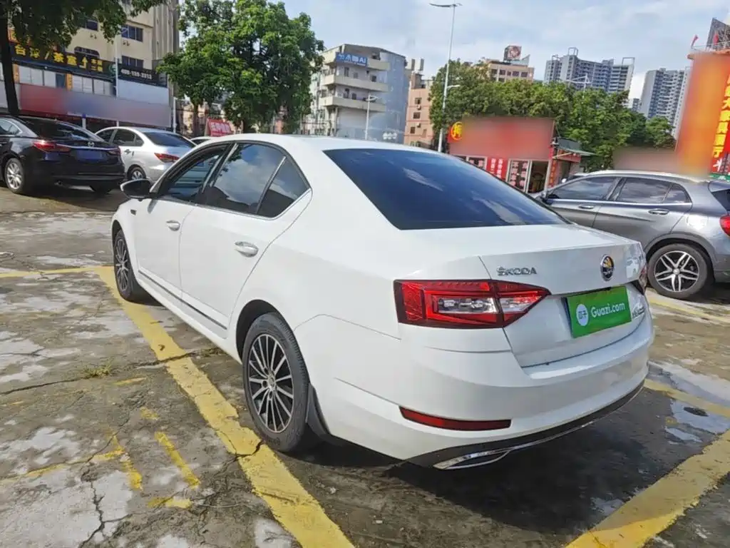 Octavia TSI230 DSG Luxury