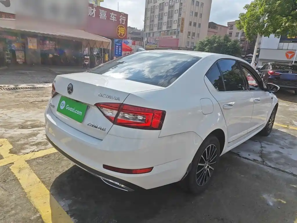 Octavia TSI230 DSG Luxury