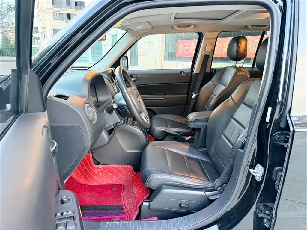 Patriot 2.4 L Luxury Navigation