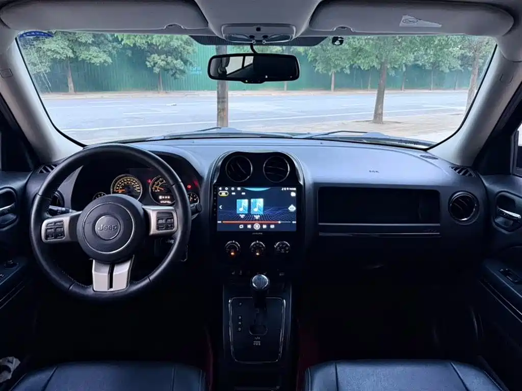 Patriot 2.4 L Luxury Navigation