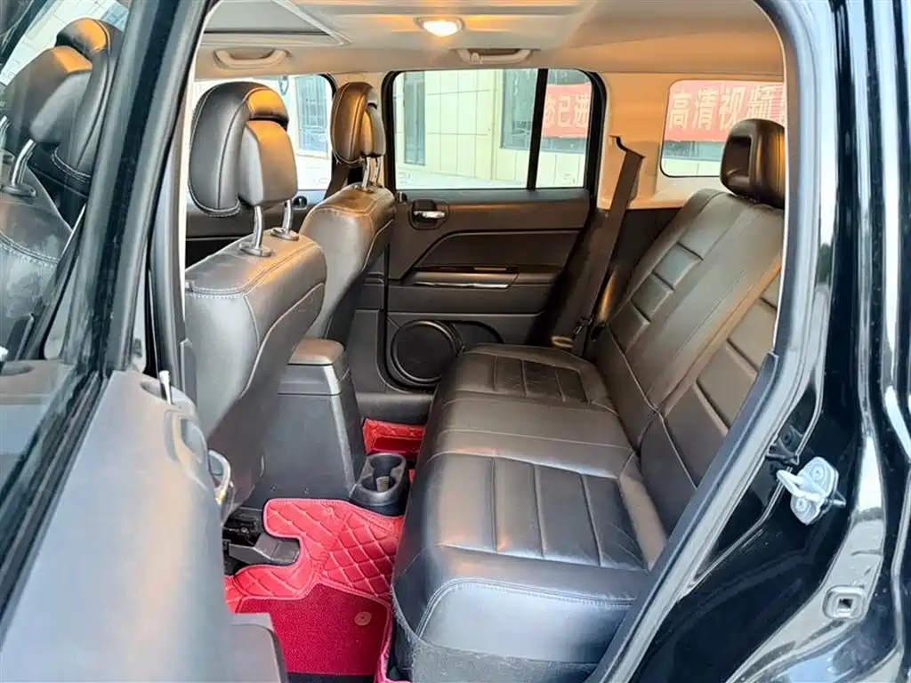 Patriot 2.4 L Luxury Navigation