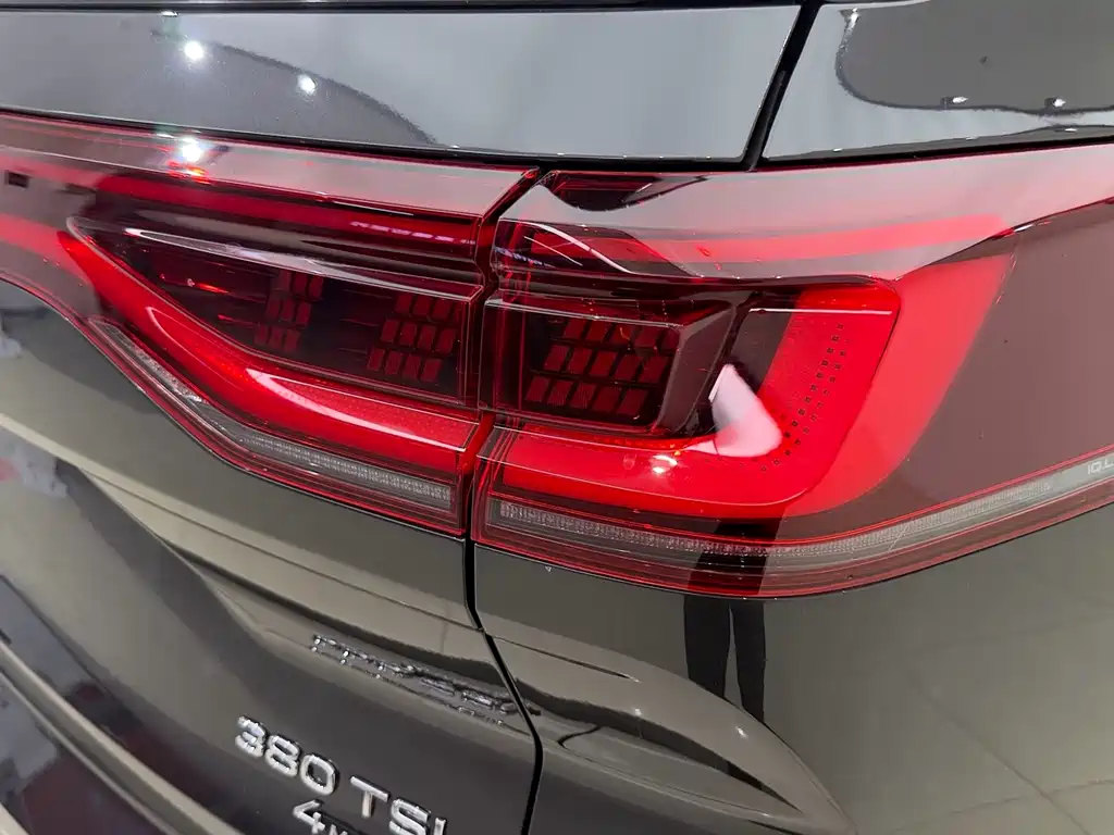 Talagon 380 TSI 4 WD Luxury Premium Realm Pro 6-seat