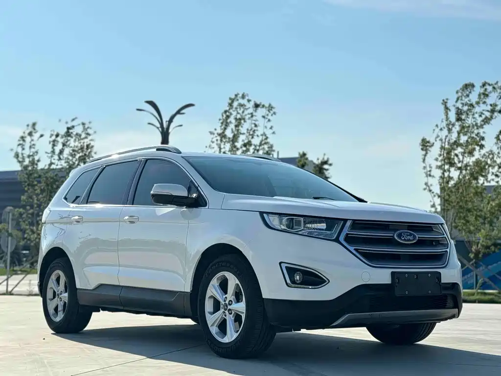 Edge EcoBoost 245 2 WD Elite Sharp 5-seat