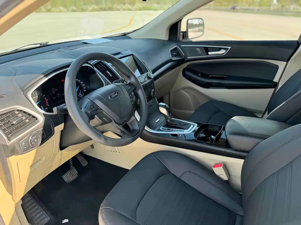 Edge EcoBoost 245 2 WD Elite Sharp 5-seat