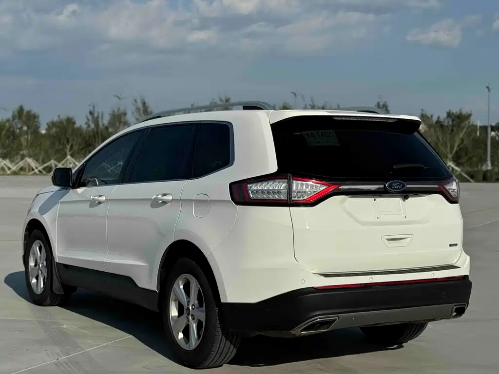 Edge EcoBoost 245 2 WD Elite Sharp 5-seat